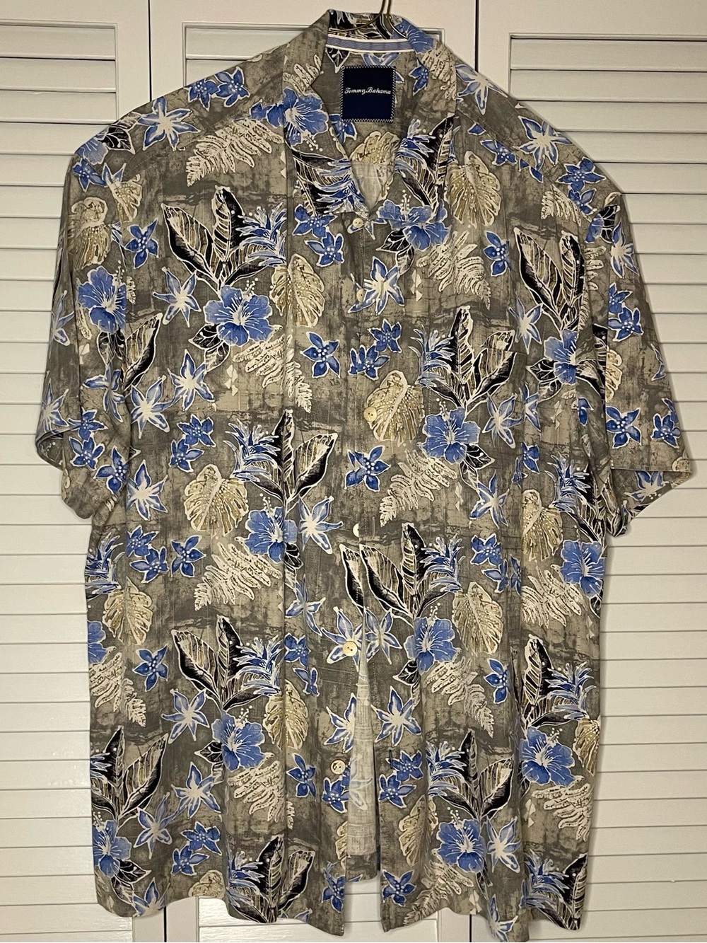 Tommy Bahama Gray & Blue Floral 100% Silk Hawaiian Shirt